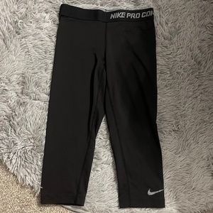 Nike Pro-Combat cropped capri athletic black pants, small
